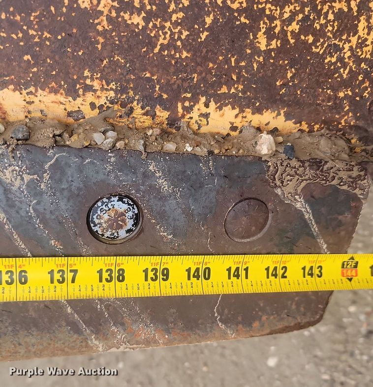 image for item NZ9852 1999 John Deere 772CH motor grader