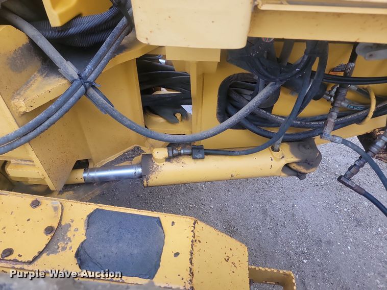 image for item NZ9852 1999 John Deere 772CH motor grader