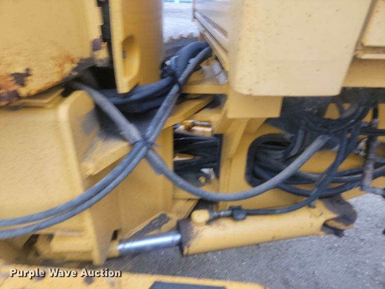 image for item NZ9852 1999 John Deere 772CH motor grader