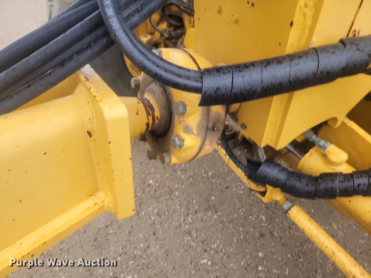 image for item NZ9852 1999 John Deere 772CH motor grader