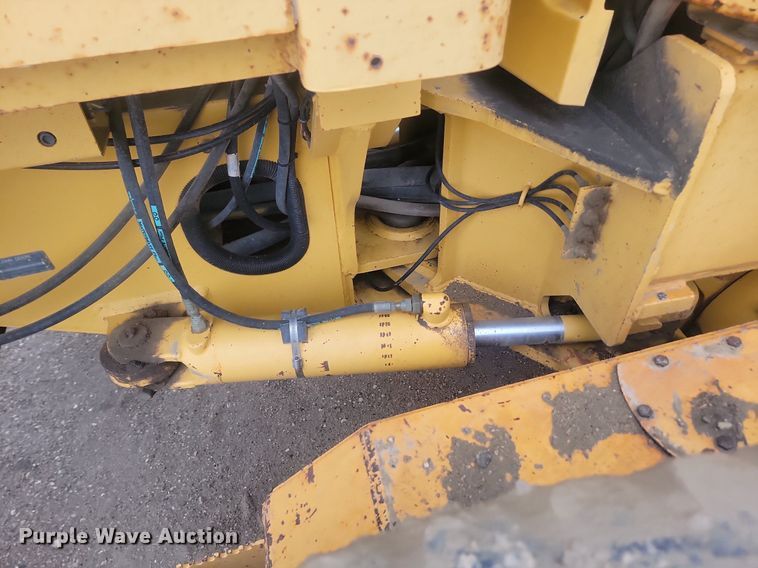 image for item NZ9852 1999 John Deere 772CH motor grader