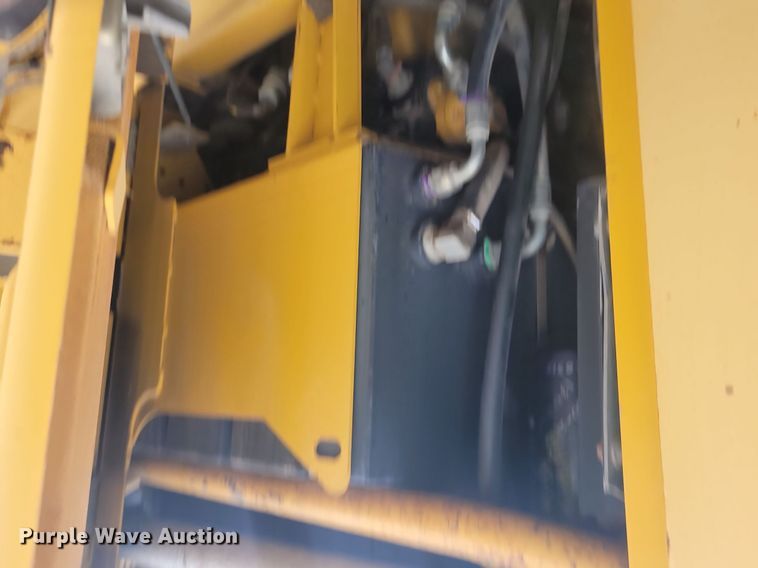 image for item NZ9852 1999 John Deere 772CH motor grader