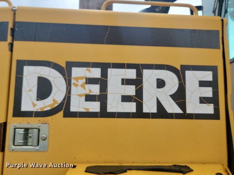 image for item NZ9852 1999 John Deere 772CH motor grader