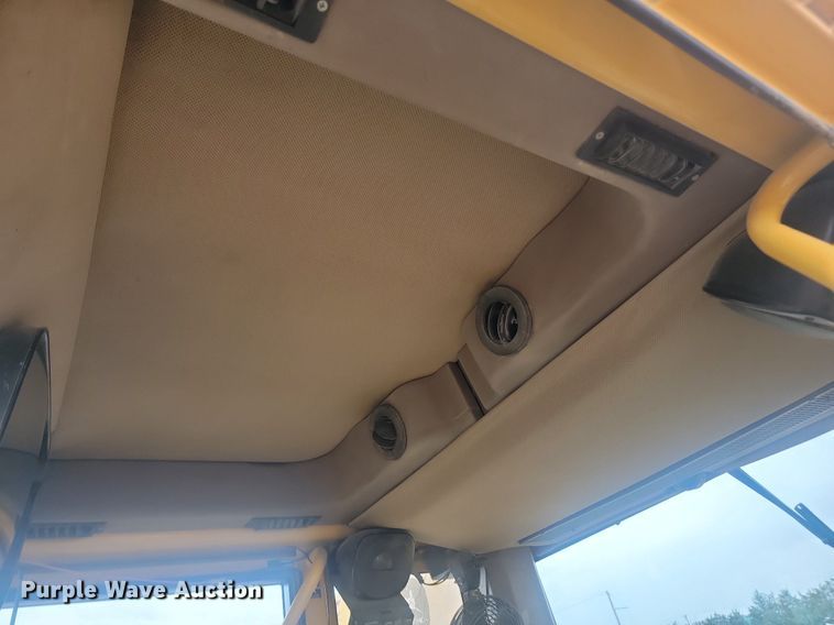 image for item NZ9852 1999 John Deere 772CH motor grader