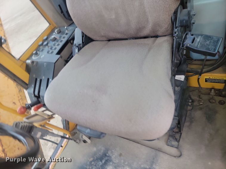 image for item NZ9852 1999 John Deere 772CH motor grader