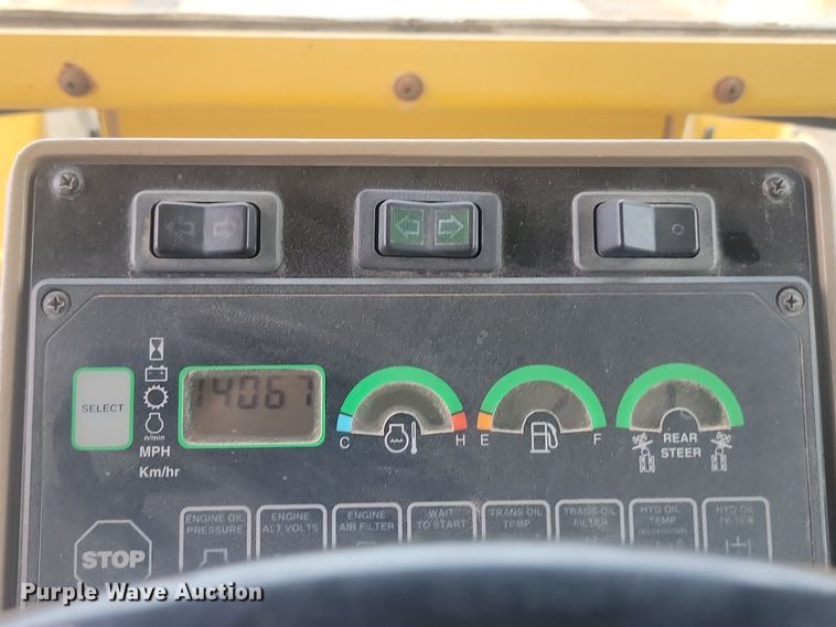 image for item NZ9852 1999 John Deere 772CH motor grader