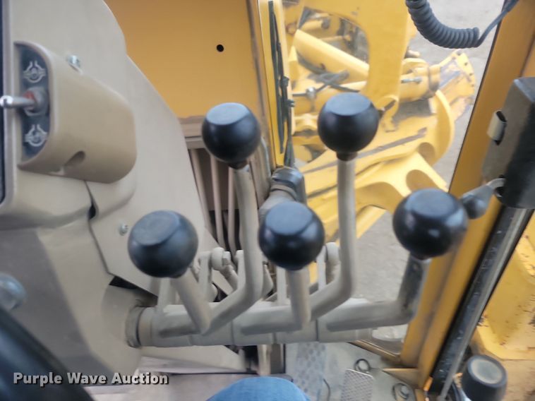 image for item NZ9852 1999 John Deere 772CH motor grader