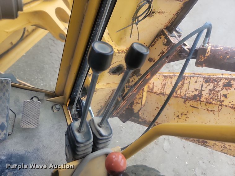 image for item NZ9852 1999 John Deere 772CH motor grader