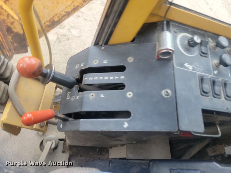 image for item NZ9852 1999 John Deere 772CH motor grader