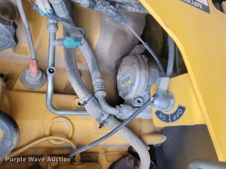 image for item NZ9852 1999 John Deere 772CH motor grader