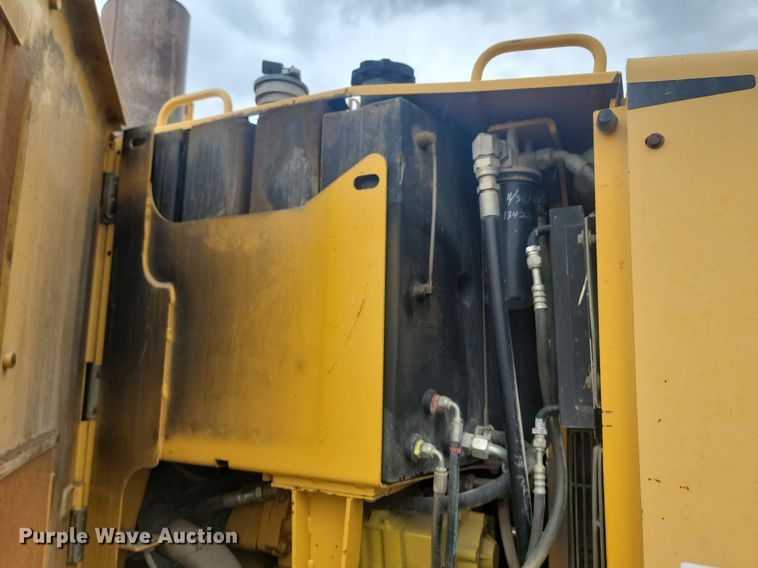 image for item NZ9852 1999 John Deere 772CH motor grader