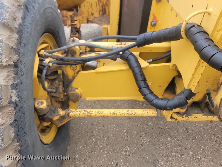 image for item NZ9852 1999 John Deere 772CH motor grader