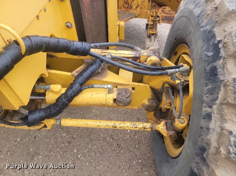 image for item NZ9852 1999 John Deere 772CH motor grader