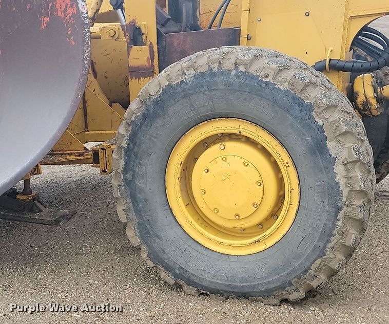 image for item NZ9852 1999 John Deere 772CH motor grader