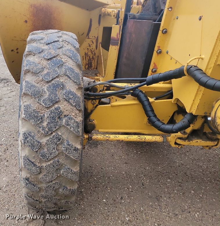 image for item NZ9852 1999 John Deere 772CH motor grader