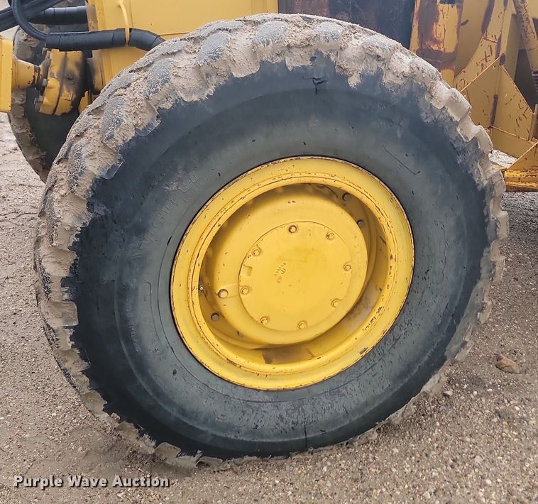 image for item NZ9852 1999 John Deere 772CH motor grader