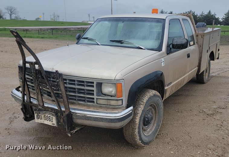 image for item NZ9853 1992 Chevrolet  2500 Ext. Cab utility bed pickup truck