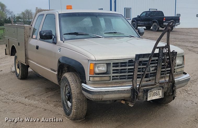 image for item NZ9853 1992 Chevrolet  2500 Ext. Cab utility bed pickup truck