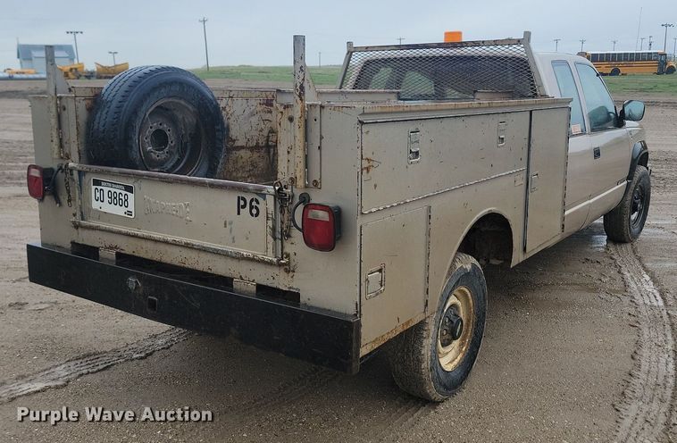 image for item NZ9853 1992 Chevrolet  2500 Ext. Cab utility bed pickup truck