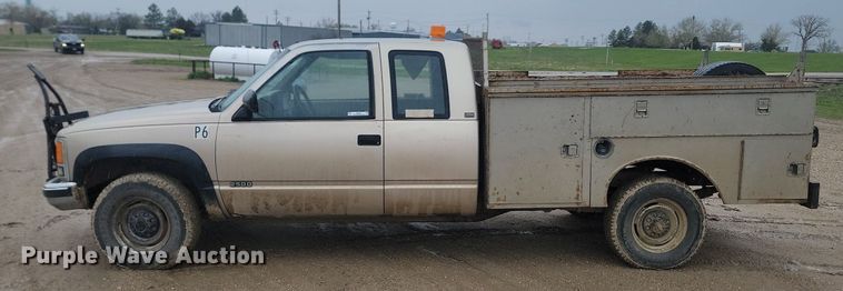 image for item NZ9853 1992 Chevrolet  2500 Ext. Cab utility bed pickup truck