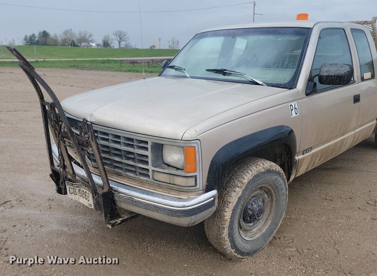 image for item NZ9853 1992 Chevrolet  2500 Ext. Cab utility bed pickup truck