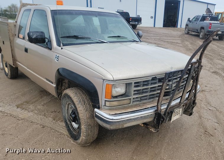 image for item NZ9853 1992 Chevrolet  2500 Ext. Cab utility bed pickup truck