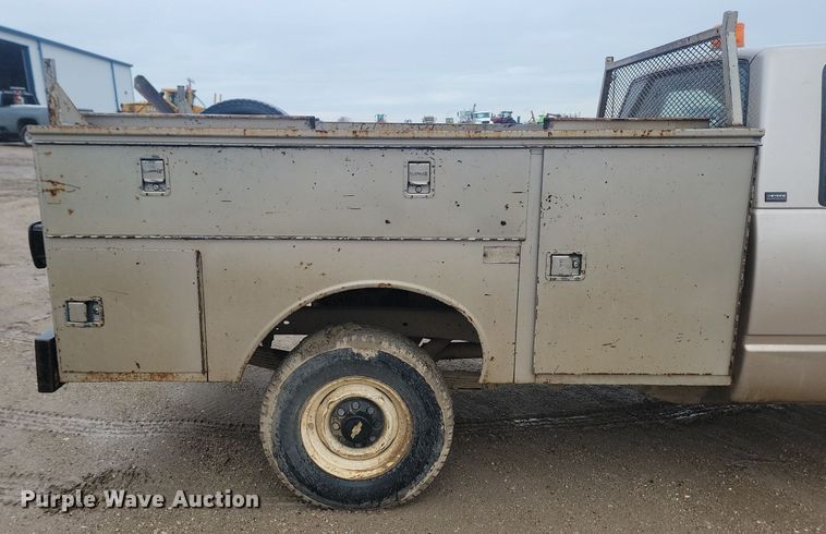 image for item NZ9853 1992 Chevrolet  2500 Ext. Cab utility bed pickup truck