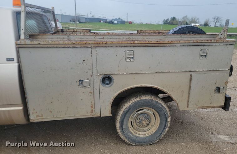 image for item NZ9853 1992 Chevrolet  2500 Ext. Cab utility bed pickup truck