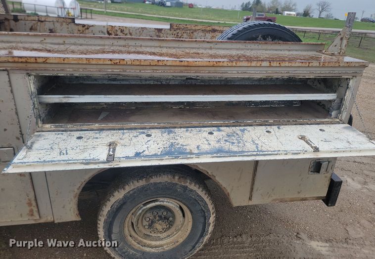 image for item NZ9853 1992 Chevrolet  2500 Ext. Cab utility bed pickup truck