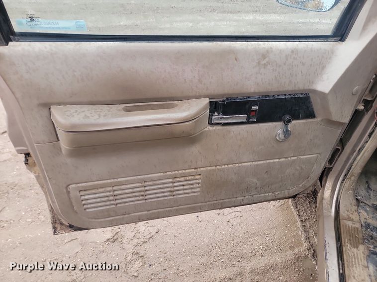 image for item NZ9853 1992 Chevrolet  2500 Ext. Cab utility bed pickup truck