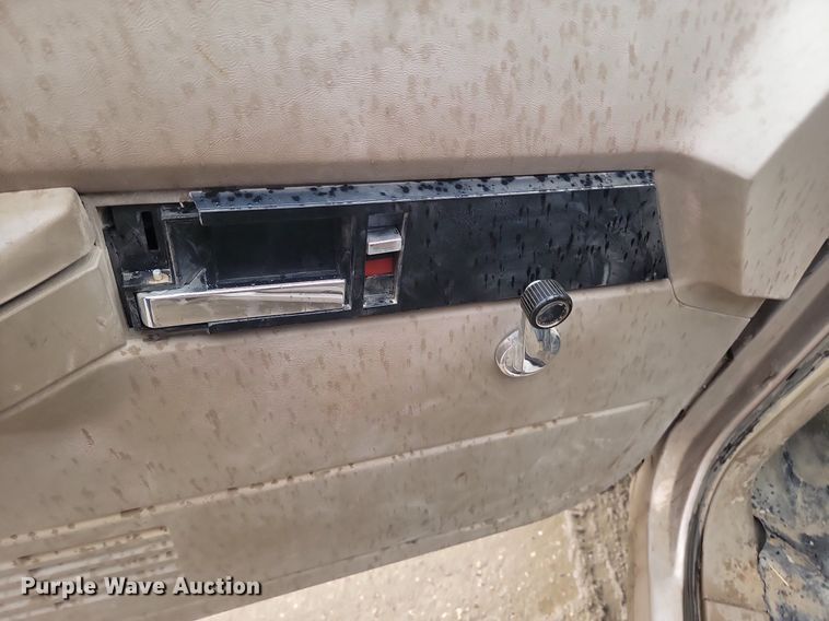 image for item NZ9853 1992 Chevrolet  2500 Ext. Cab utility bed pickup truck