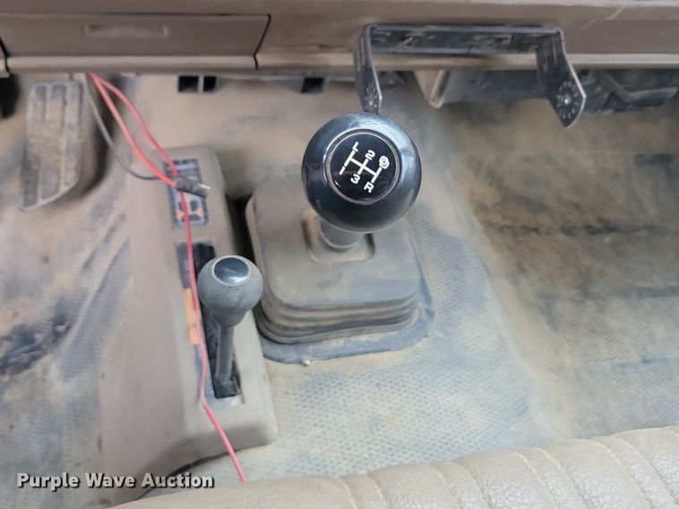 image for item NZ9853 1992 Chevrolet  2500 Ext. Cab utility bed pickup truck