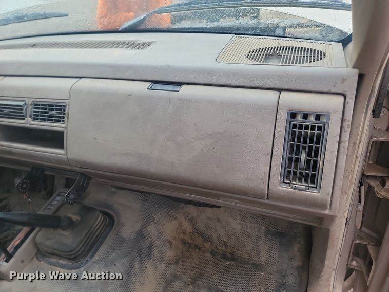 image for item NZ9853 1992 Chevrolet  2500 Ext. Cab utility bed pickup truck