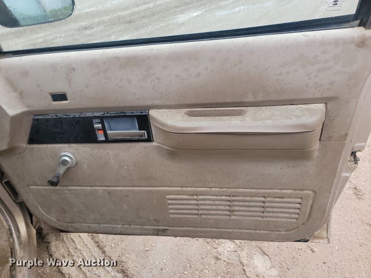 image for item NZ9853 1992 Chevrolet  2500 Ext. Cab utility bed pickup truck