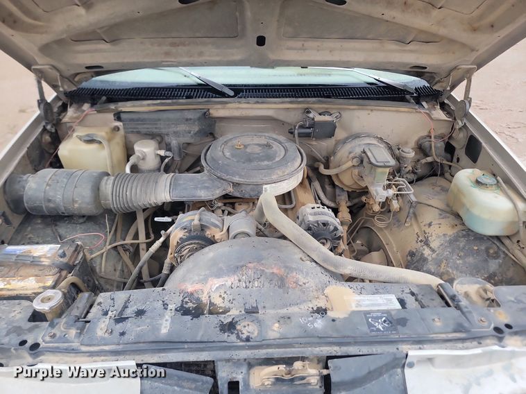 image for item NZ9853 1992 Chevrolet  2500 Ext. Cab utility bed pickup truck