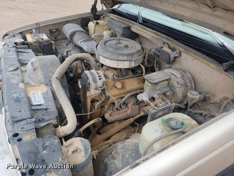 image for item NZ9853 1992 Chevrolet  2500 Ext. Cab utility bed pickup truck