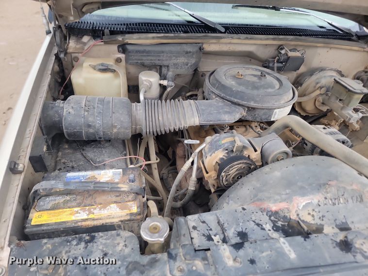 image for item NZ9853 1992 Chevrolet  2500 Ext. Cab utility bed pickup truck