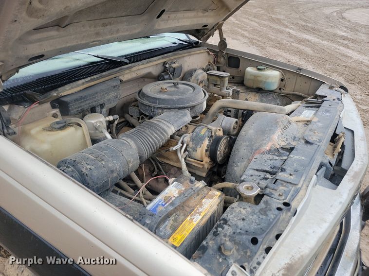 image for item NZ9853 1992 Chevrolet  2500 Ext. Cab utility bed pickup truck