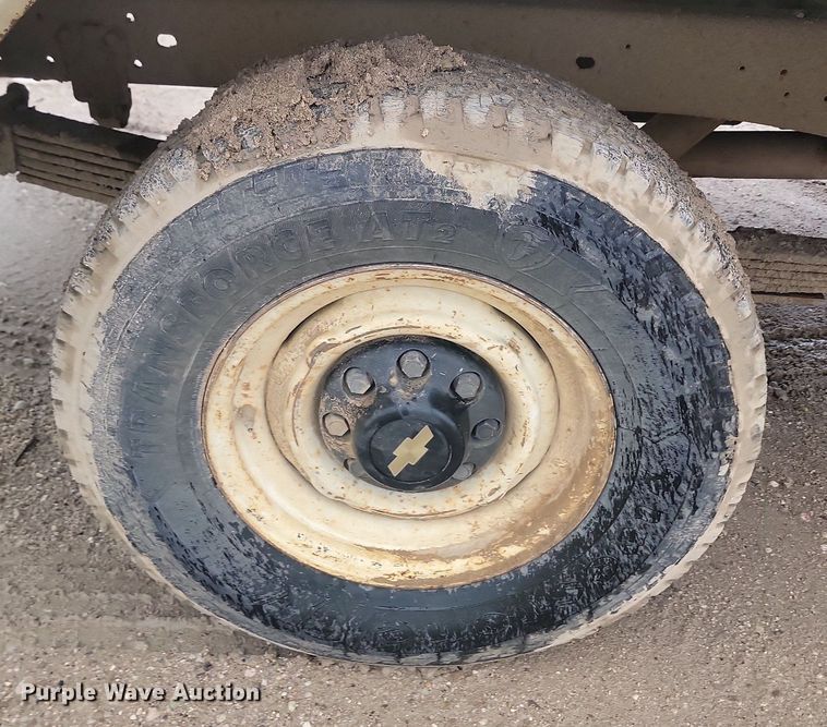 image for item NZ9853 1992 Chevrolet  2500 Ext. Cab utility bed pickup truck