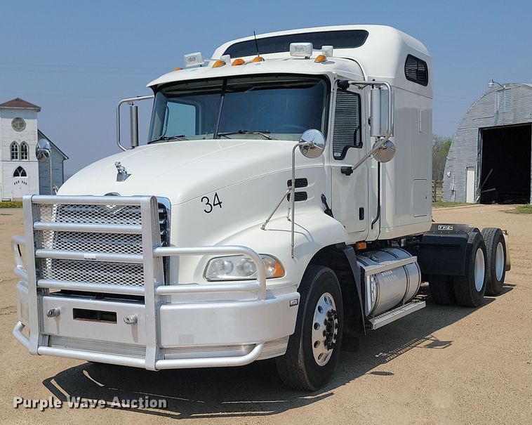 image for item NZ9868 2007 Mack Vision CXN613 semi truck