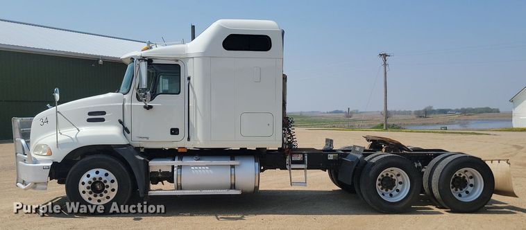 image for item NZ9868 2007 Mack Vision CXN613 semi truck