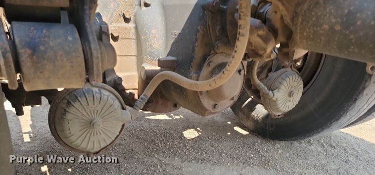 image for item NZ9868 2007 Mack Vision CXN613 semi truck