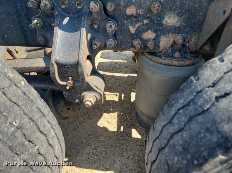 image for item NZ9868 2007 Mack Vision CXN613 semi truck