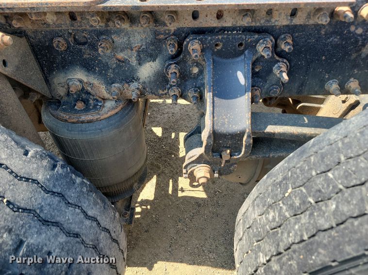 image for item NZ9868 2007 Mack Vision CXN613 semi truck