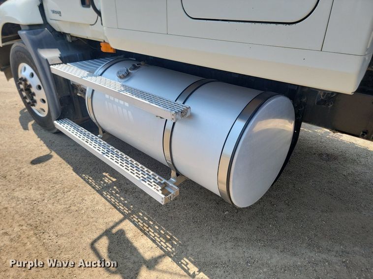 image for item NZ9868 2007 Mack Vision CXN613 semi truck