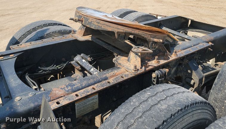 image for item NZ9868 2007 Mack Vision CXN613 semi truck