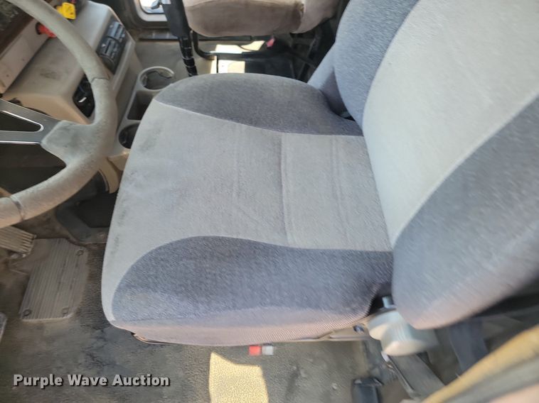 image for item NZ9868 2007 Mack Vision CXN613 semi truck