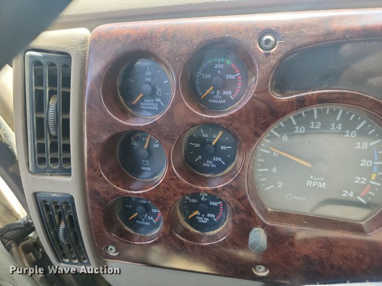 image for item NZ9868 2007 Mack Vision CXN613 semi truck