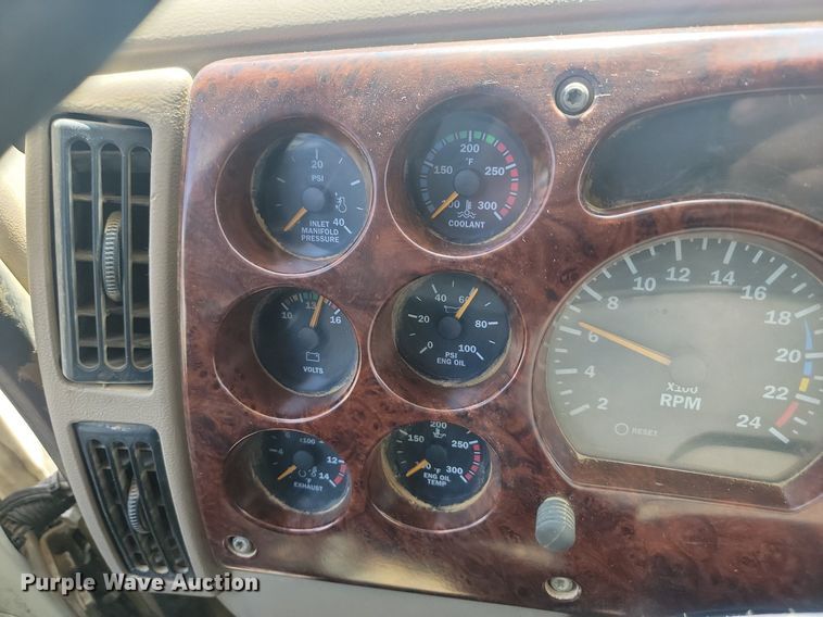 image for item NZ9868 2007 Mack Vision CXN613 semi truck