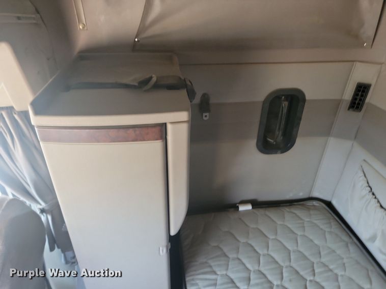 image for item NZ9868 2007 Mack Vision CXN613 semi truck